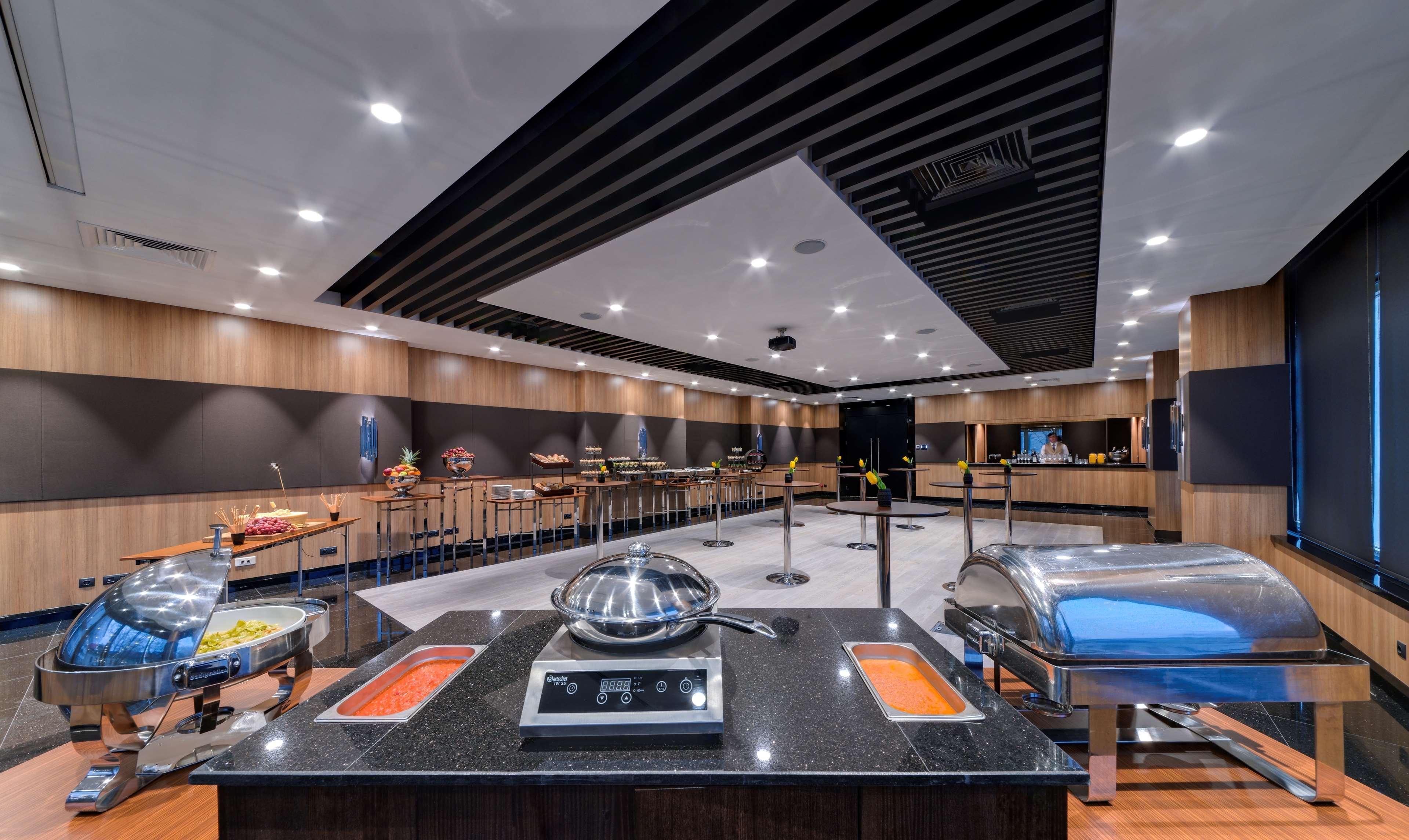 Radisson Blu Leogrand Hotel Chişinău Extérieur photo