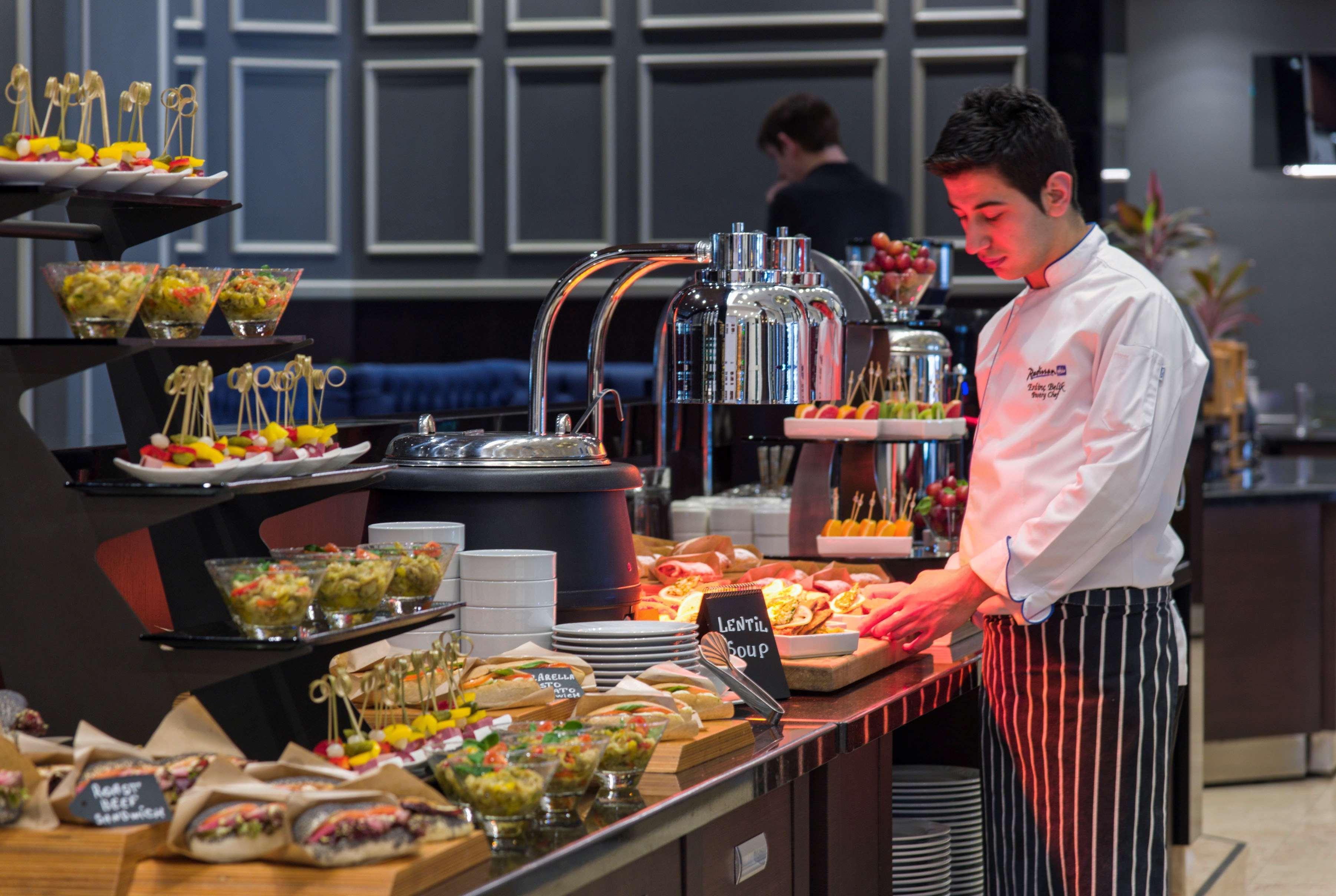 Radisson Blu Leogrand Hotel Chişinău Extérieur photo
