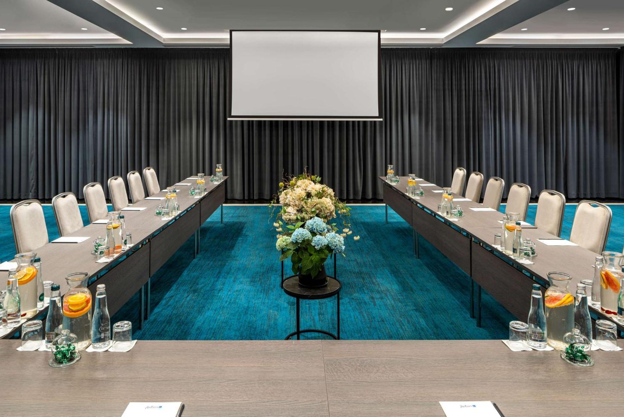 Radisson Blu Leogrand Hotel Chişinău Extérieur photo