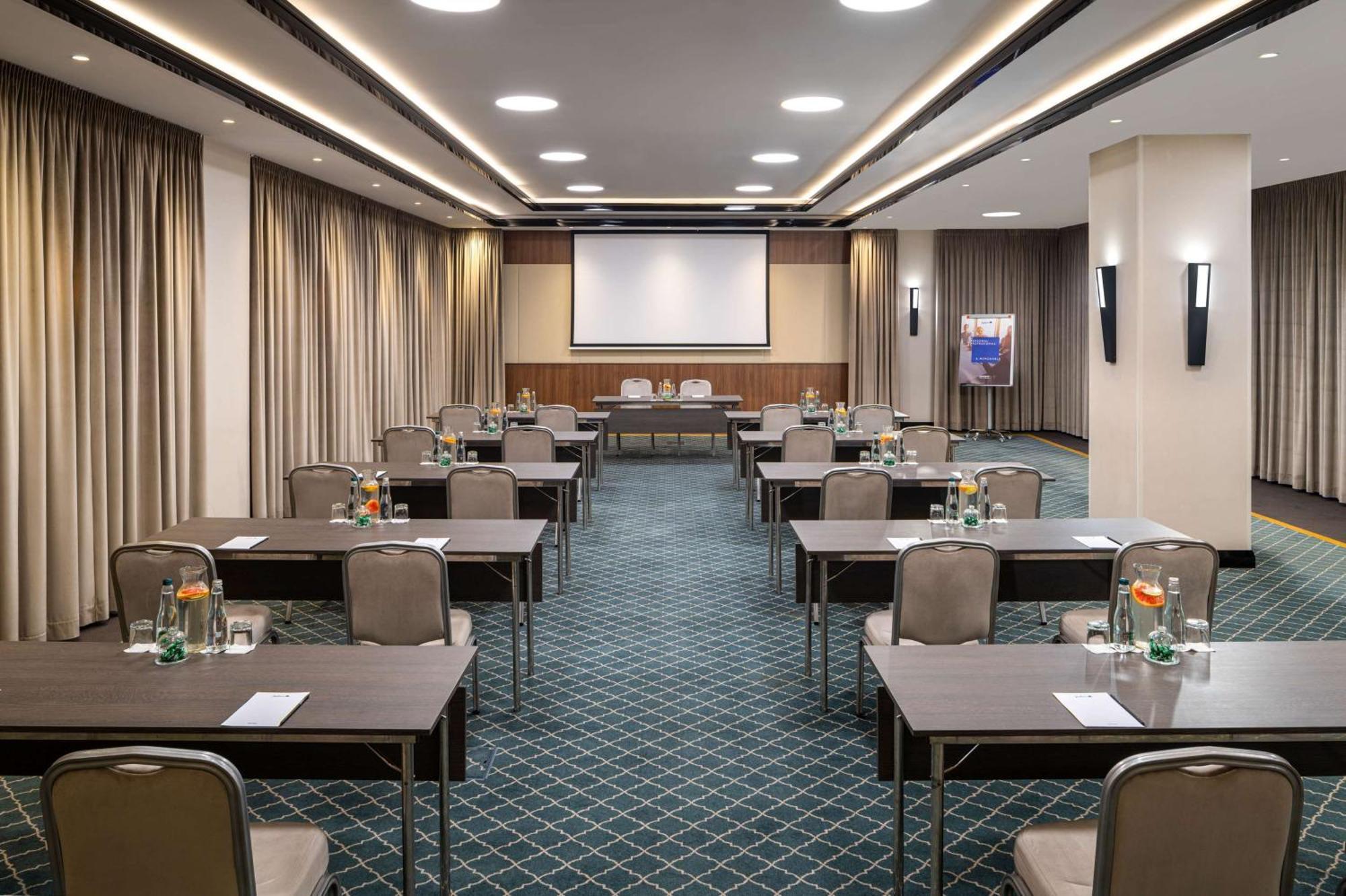 Radisson Blu Leogrand Hotel Chişinău Extérieur photo
