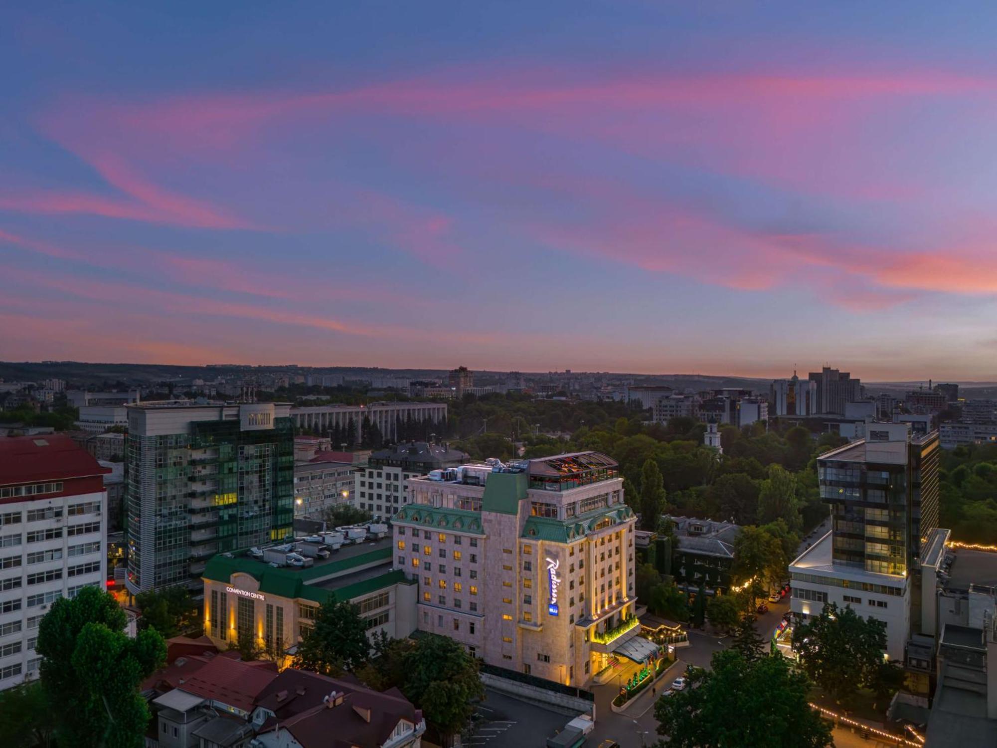 Radisson Blu Leogrand Hotel Chişinău Extérieur photo